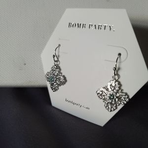 Bomb Party Earing (Dazzling Clover)